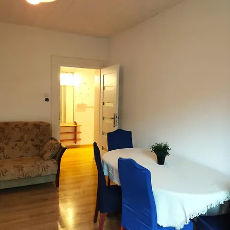 Mieszkanie Dwupokojowe Z Osobna Kuchnia *