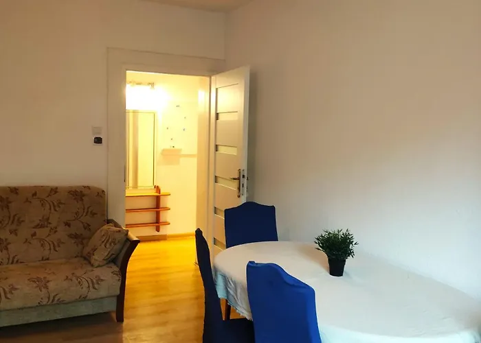 Mieszkanie Dwupokojowe Z Osobna Kuchnia *